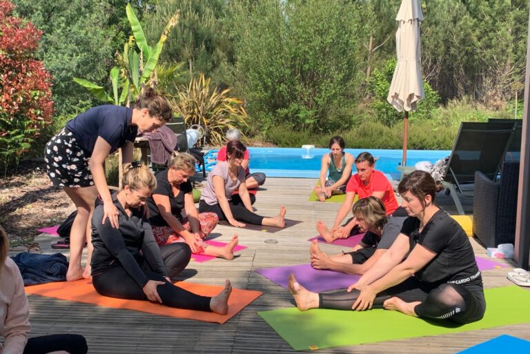 justine-groupe-terrasse-yoga-pura-vida